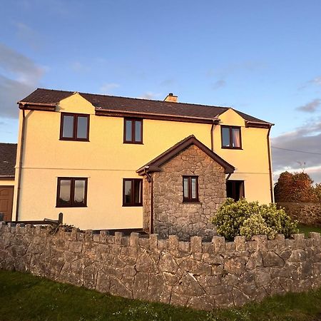 4 Bedroom Detached Farmhouse Mountain Views 보마리스 외부 사진