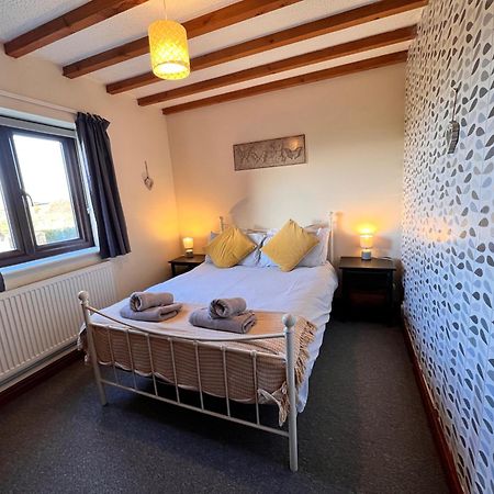 4 Bedroom Detached Farmhouse Mountain Views 보마리스 외부 사진