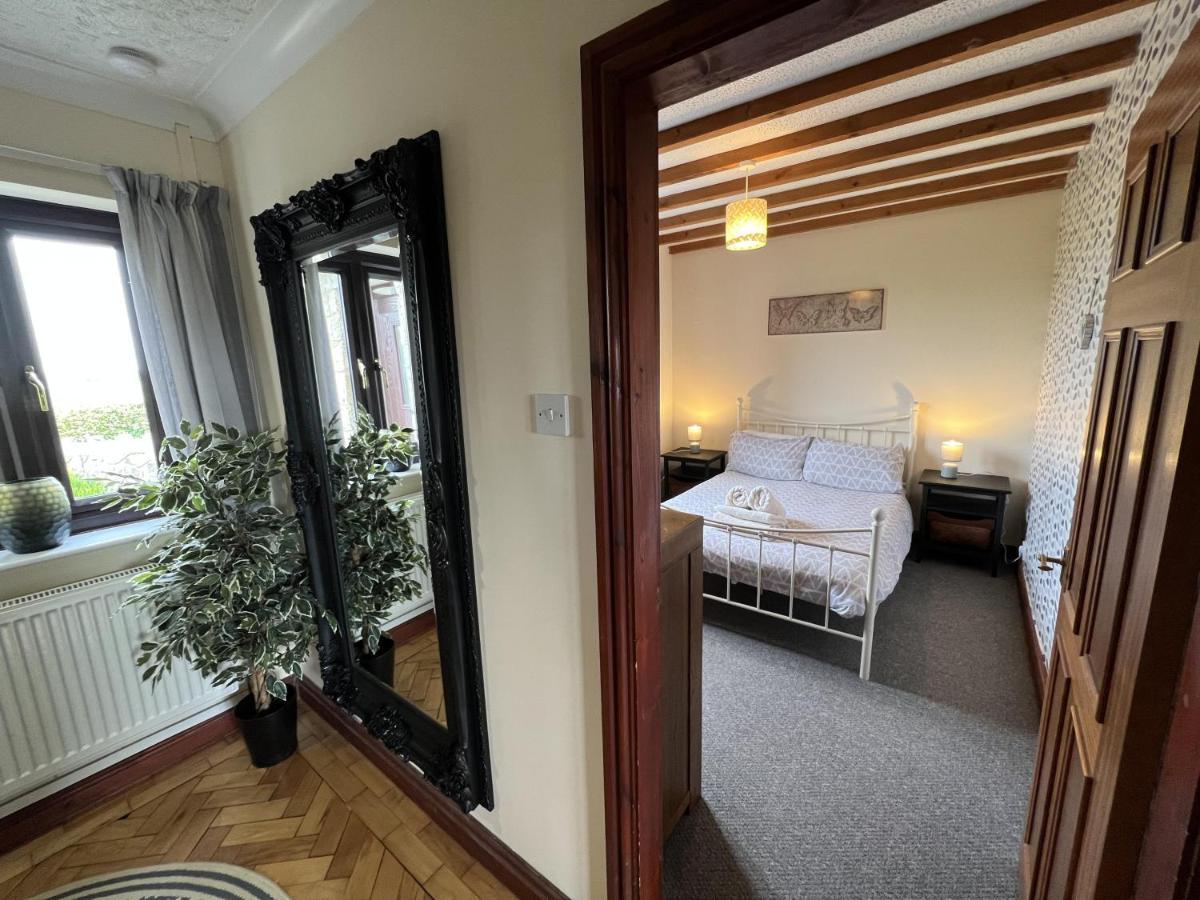 4 Bedroom Detached Farmhouse Mountain Views 보마리스 외부 사진