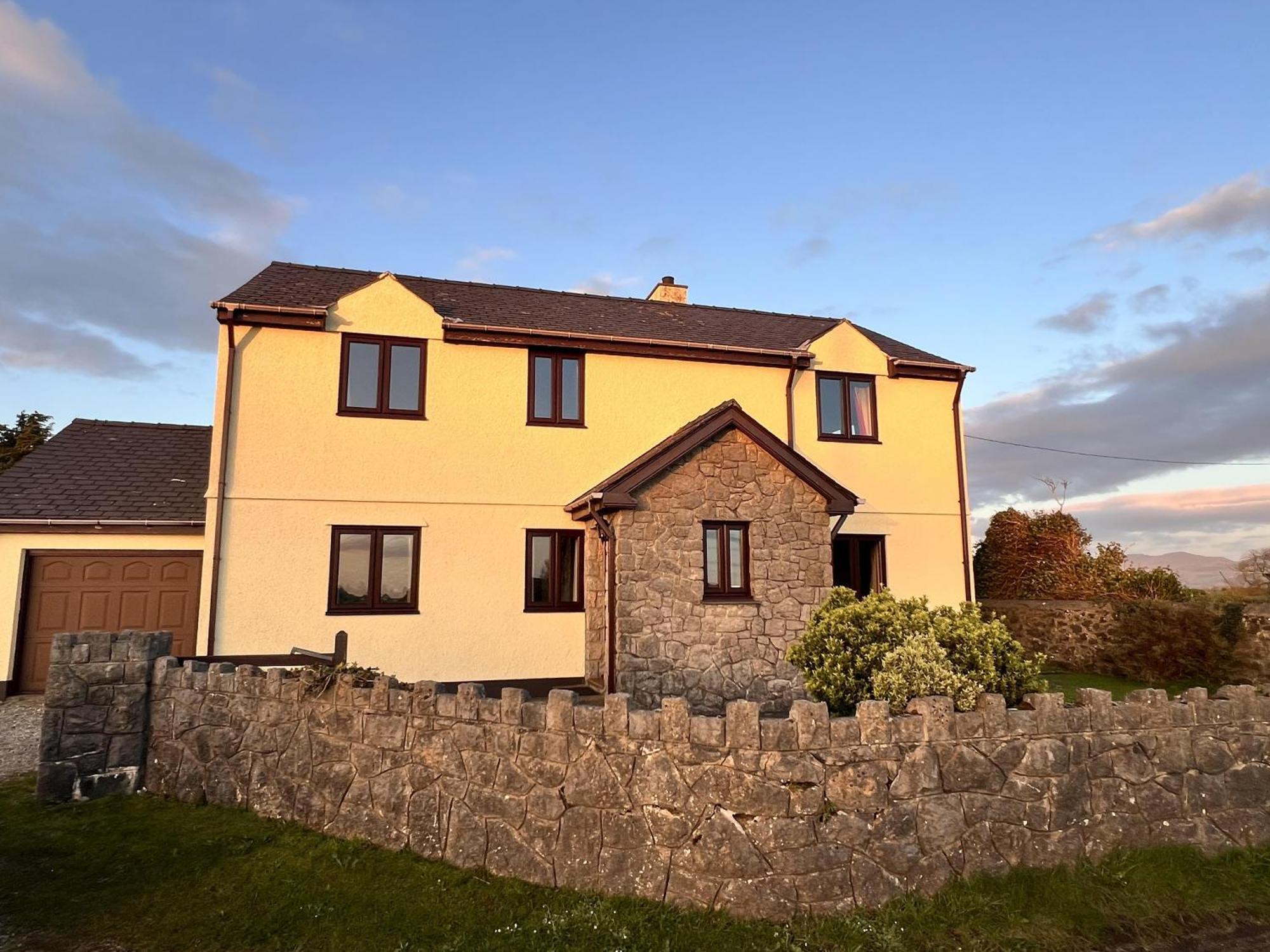4 Bedroom Detached Farmhouse Mountain Views 보마리스 외부 사진