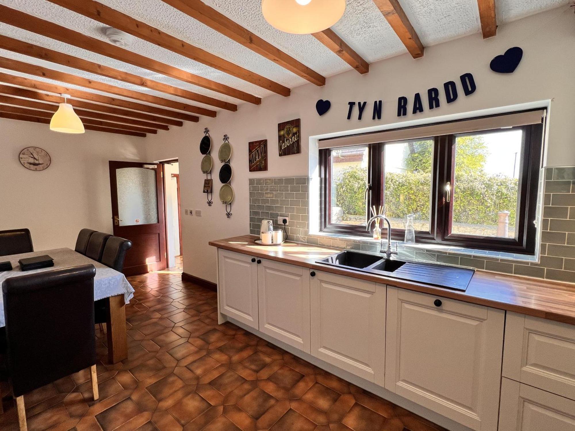 4 Bedroom Detached Farmhouse Mountain Views 보마리스 외부 사진