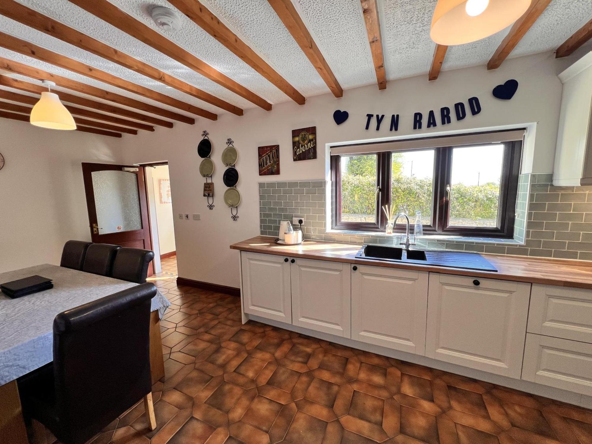4 Bedroom Detached Farmhouse Mountain Views 보마리스 외부 사진